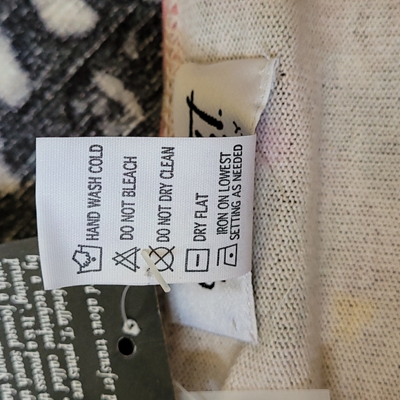 SALE!! Beautiful Italian Made Sweater NWT Sz L - Picture 8 of 13